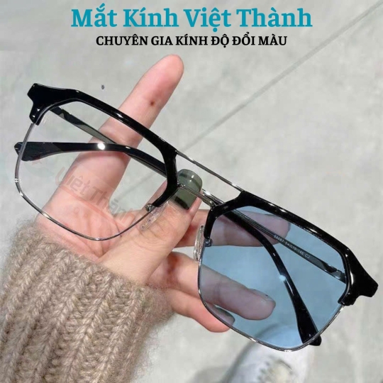 Kính đổi màu khi ra nắng dáng vuông unisex Mắt Kính Việt Thành